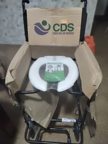 Cama hospital, colchão e cadeira de banho