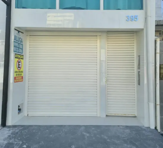 Alugo ponto comercial na Pajuçara com 90m², próximo a Caixa.