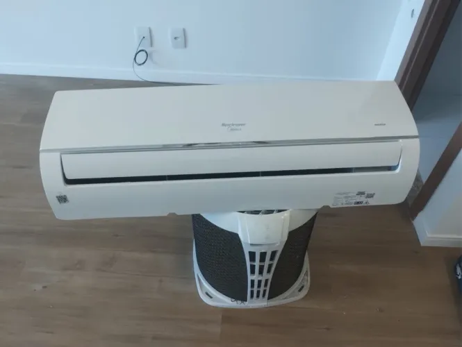 Ar condicionado Zero com apenas 5 meses de uso. 