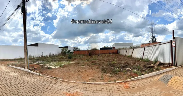 Lote em condomínio vazado pra BR - Rua 1