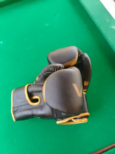 Luxa de boxe vollo 12oz para treino, em boas condições e poucas vezes usada.