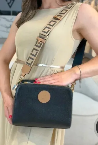 Bolsa Luz da Lua Bella Tiracolo Média Couro legitimo Preta