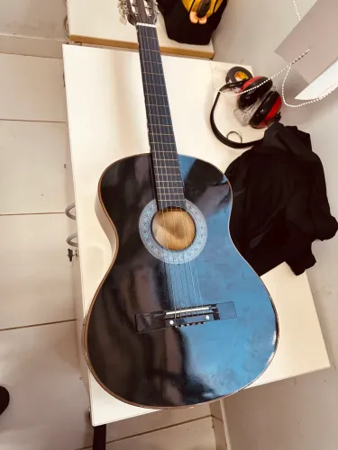 Vende-se Violão