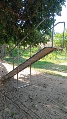 Rampa ideal para piscina  feito com material de inox com chapa de alumínio no piso