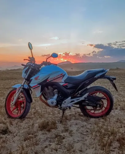 Vende se moto cb250