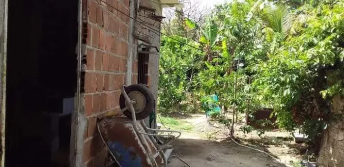 Casa muito boa em área de sítio
