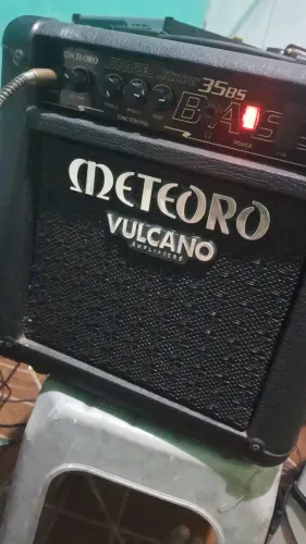 Troco cubo meteoro vulcano 35 bass por violão elétrico 