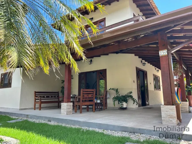 Casa com 3 dorms c/ piscina em condomínio fechado