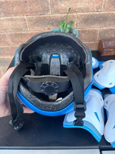 Kit capacete joelheira e cotoveleira infantil