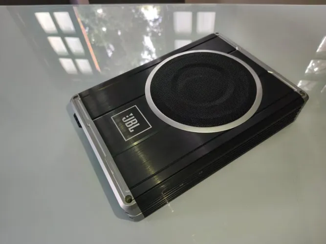 Subwoofer Amplificado Slim JBL SW8A-S
