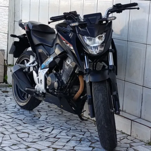 Moto cb Twister 300f 2025