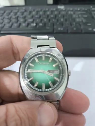 Relógio Citizen - Fundo Verde - Modelo Antigo