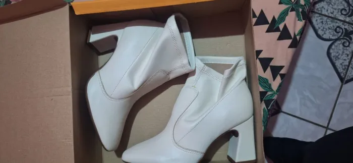 Vende-se Bota Branca ( Beira Rio)