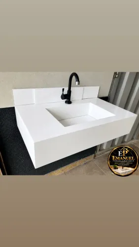 PIAS ESCULPIDAS EM PORCELANATO POLIDO