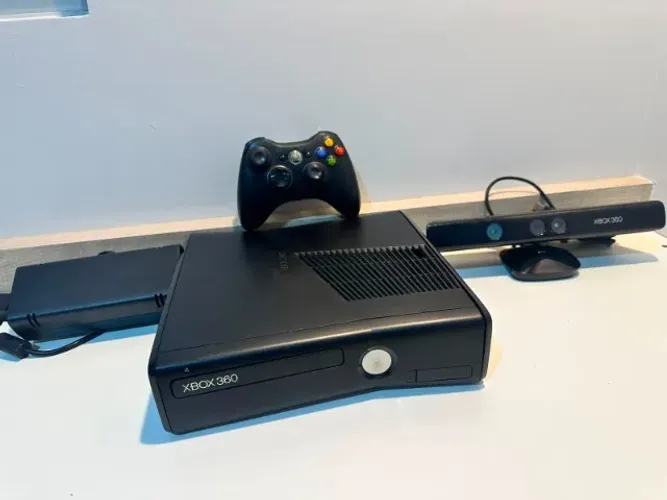 Xbox 360 Slim + Kinect