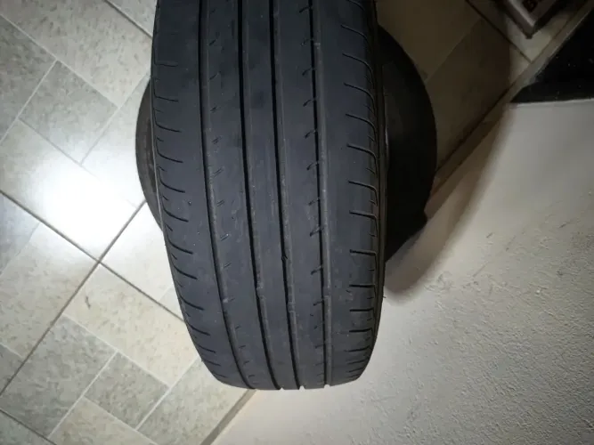 Pneus quase novo aro 15