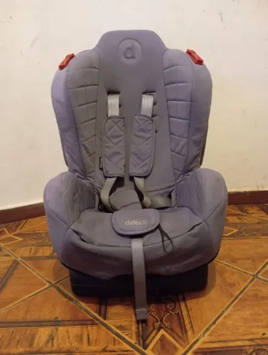 Cadeirinha para Carro Dzieco - Conforto e Segurança | R$ 290