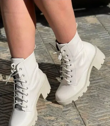 Bota coturno branca Off ultimo par promoção 199,99 N 37