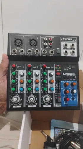 Mesa de som 4 canais 