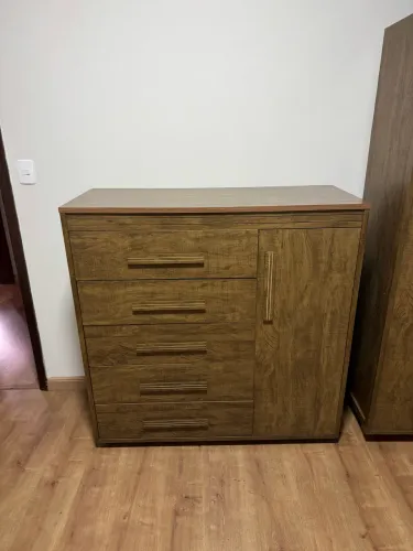 Cômoda pouco uso excelente