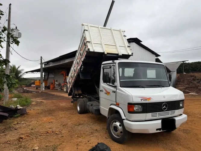 Mercedes bens 710 com carroceria hidráulica 