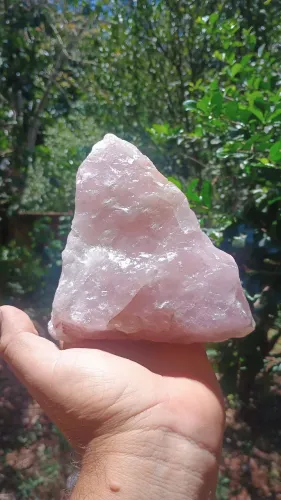 Quartzo rosa perfeito com quase 2 kg