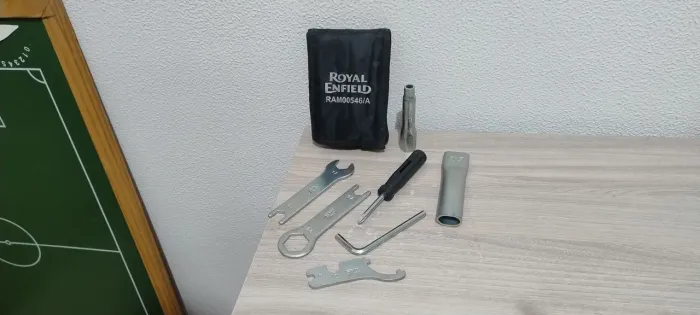 Kit/Jogo de Ferramentas Royal Enfield - original - novo - RAM00546/A