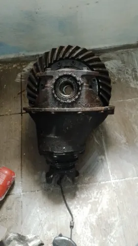 Vendo um diferencia da Scania 112 ref 8X33 Médio Sobe bem e Anda Bem