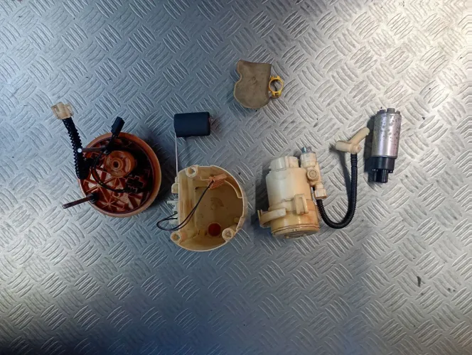 Vendo bomba de gasolina e suporte para multimídia Kia Soul 2011