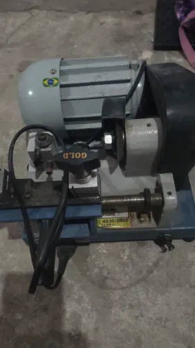 Vendo máquina de fazer cópias de chaves