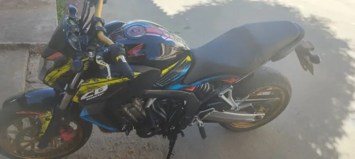 Vende-se CB 650f 2015 