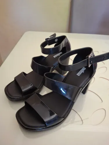 Sandália Melissa Original nunca usada tamanho 35