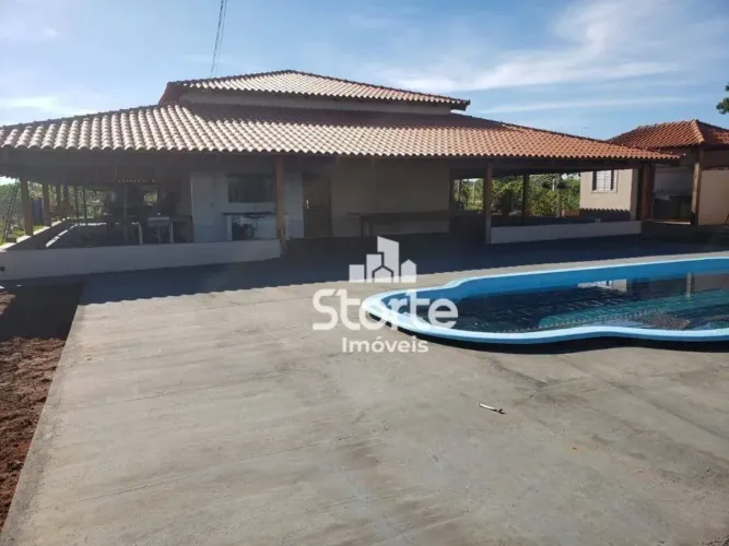 Chácara com 3 dormitórios à venda, 5000 m² por R$ 1.100.000,00 - Uberlândia - Campo Florid
