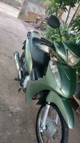 Vendo Biz 125 muito conservada