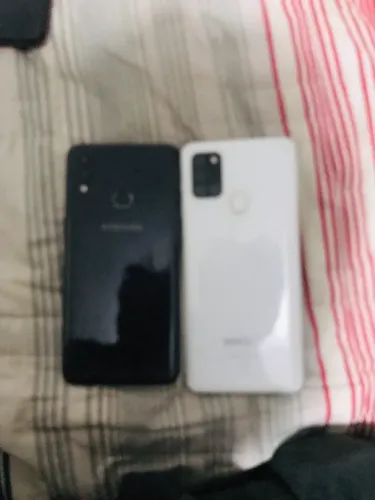 Três celulares iPhone e dois sangungs!