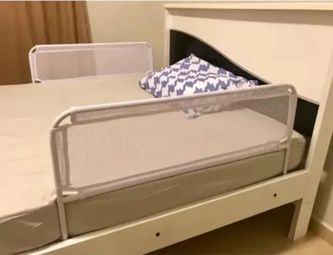 Protetor de cama infantil + cercadinho para porta bebê 