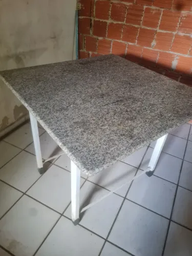 Mesa de mármore usada