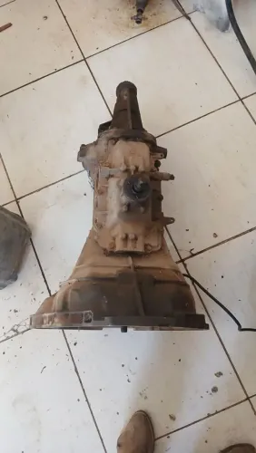 Vende-se caixa de marcha f mil