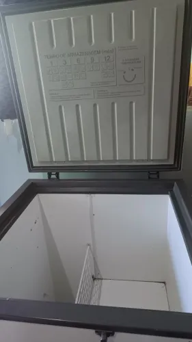Freezer refrigerador horizontal funcionando