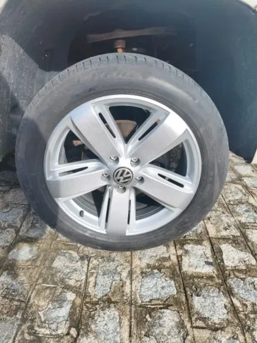 roda aro 19 amarok original highline com pneus excelente