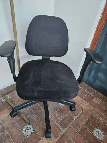 Cadeira secretária ergonômica giratória com rodinhas