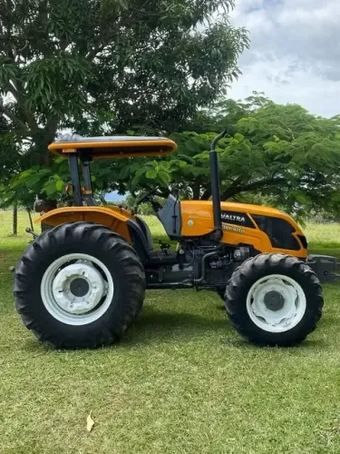 TRATOR AGRÍCOLA