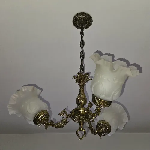 Lustre Clássico em Bronze com 3 Braços e Tulipas de Vidro (Modelo 2)