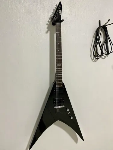 Guitarra LTD Flying V 50