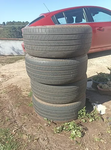 Jogo de 4 Pneus Bridgestone 225/50 R17 - Meia Vida