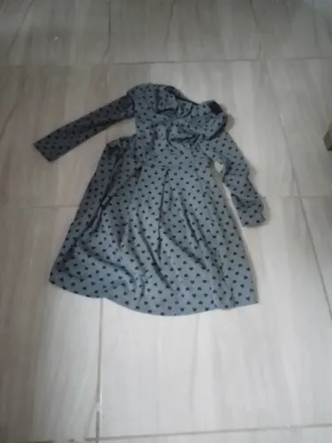 Vestido cinza com corações pequenos preto tamanho 12 feminina
