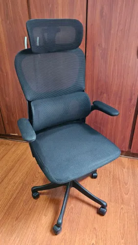 Cadeira de Escritório ergonômica com apoio lombar e regulagem