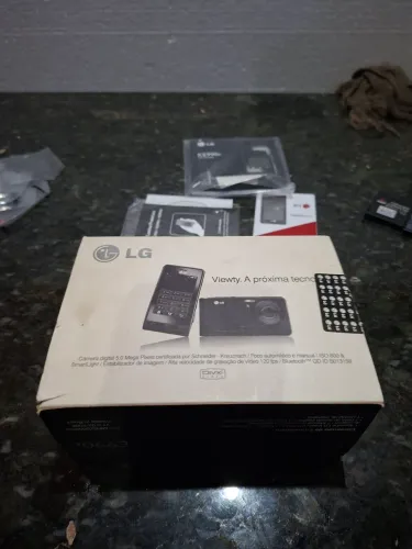 Telefone celular LG KE990C.