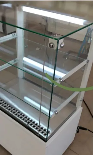 Vitrine expositora refrigerada 220v Aceito Proposta 