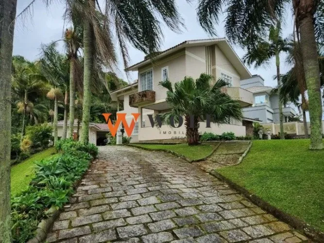 Casa 4 suítes no bairro Ponta de baixo em São José para alugar!